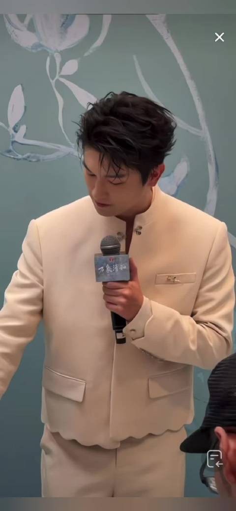 杨旭文线下活动粉丝见面会 杨旭文：感谢远道而来的附属物，请你们喝奶茶