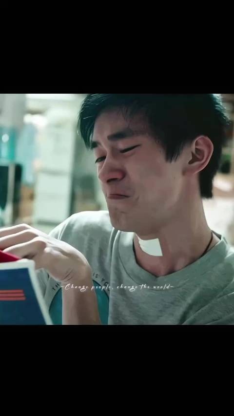易烊千玺专注打磨作品，稳步前行视线向前