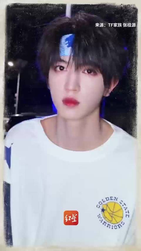 少年并肩追逐星光，愿长夜温柔，睡个好觉，明日万事明朗