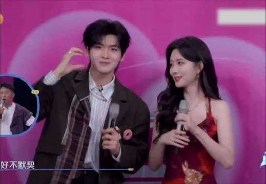 翟潇闻孟子义同框,手忙脚乱各玩各的毫无默契