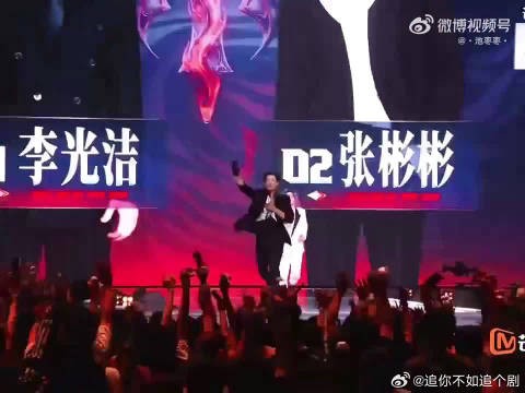 台上彼此成全,台下孙楠、曹骏也真心给出赞美,看着特别治愈
