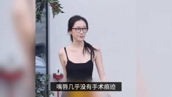 20岁李嫣和窦靖童同框,清瘦高冷像王菲一样美 网友感叹长开变漂亮了!