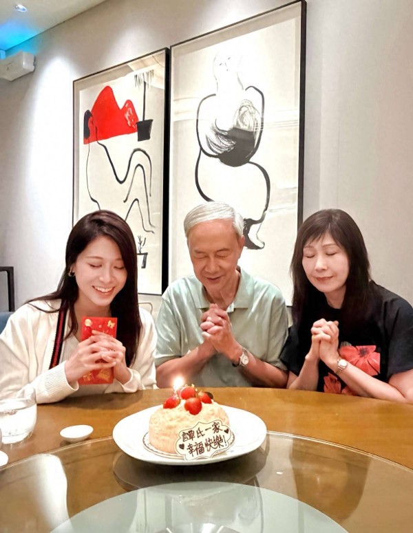 TVB老戏骨夫妻齐庆生，剧中女儿乱入，婚后曾一起熬过罕见病
