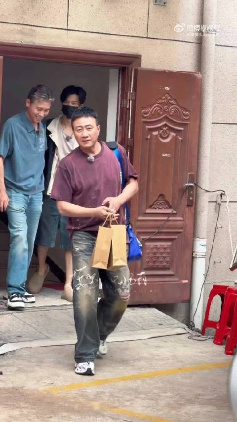 李乃文胡军给陈哲远当经纪人，陈哲远限定左右护法哈哈哈哈，期待新综艺了