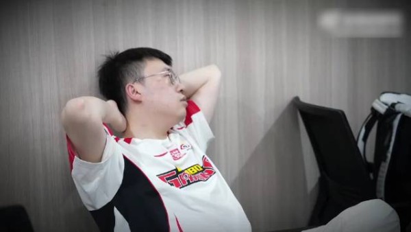 WBG整活 太燃了给我裤子烫个洞