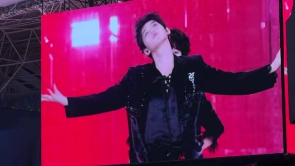 官俊臣、张奕然、聂玮辰、魏子宸play with fire扫扫的多来多来
