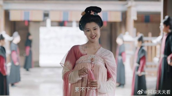 寡妇勾引县令：下次咱俩单独问话，众人反应亮了！
