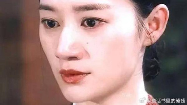 姐姐这里真的好可怜呀,躲进姐夫的怀里哭泣