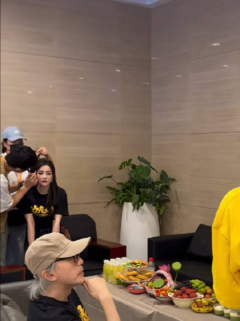抓一个功夫女足路演补妆的热巴@Dear-迪丽热巴 迪丽热巴钰珑