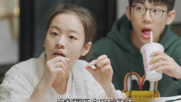 爹妈假装复婚可把英子给高兴坏了！
