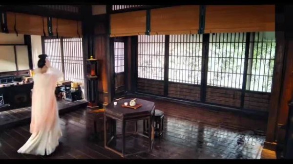 女孩只是躲进衣柜咋出来变成一男子