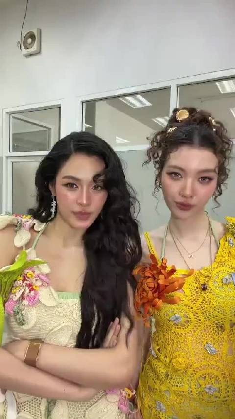 邝玲洋抖更新双人合拍 菠萝和山竹这套还有库存啊