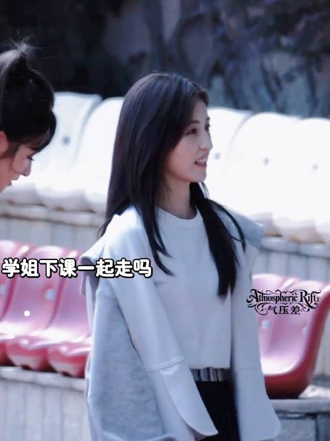 张子枫《河清海晏》路透,完全女大来的,小唐学姐好美