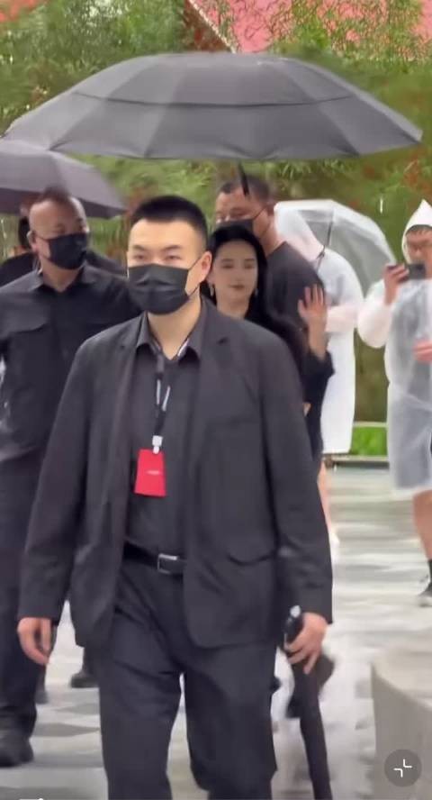 刘亦菲今天线下活动好清晰的美貌啊!