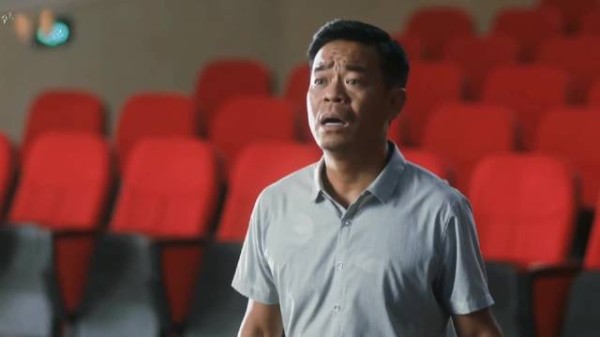 装台：八叔见到刁菊头都不敢抬了