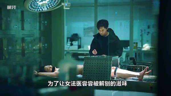 女法医被杀手绑在手术台解刨,结果太惨了!
