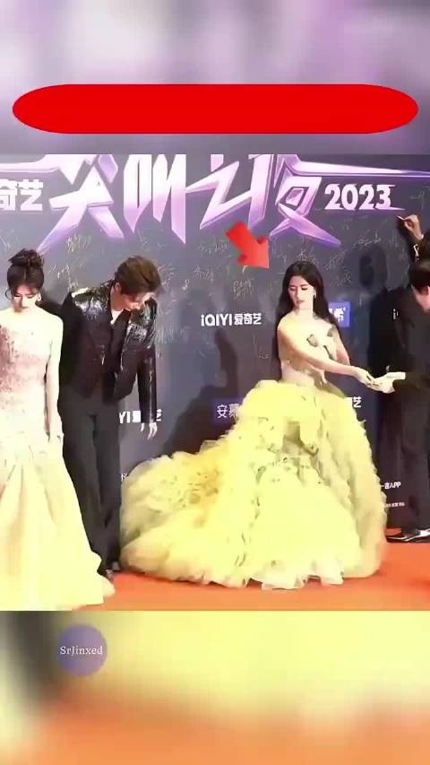 演员面对尴尬时刻