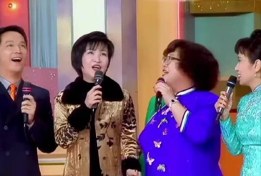16岁的谢霆锋不戴安全绳蒙眼走钢丝！