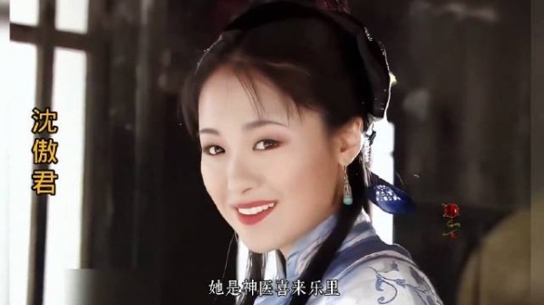 沈傲君左小青年轻颜值对比，沈傲君眼神更迷人