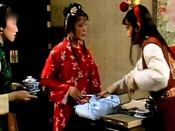 宝玉一个眼色为何惹怒黛玉湘云？他永远不懂，黛玉生气的从来不是戏子