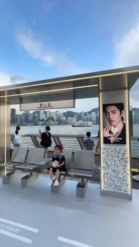肖战香港活动嘱托工作人员提醒粉丝多喝水