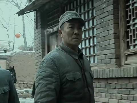 经典抗战剧《亮剑》 名场面老李扣押楚云飞一个营的装!