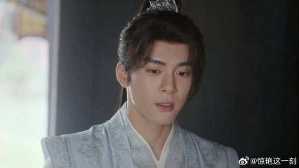 凶手挣脱束缚 想勒死李莲花,下秒多病赶到立马出手相救