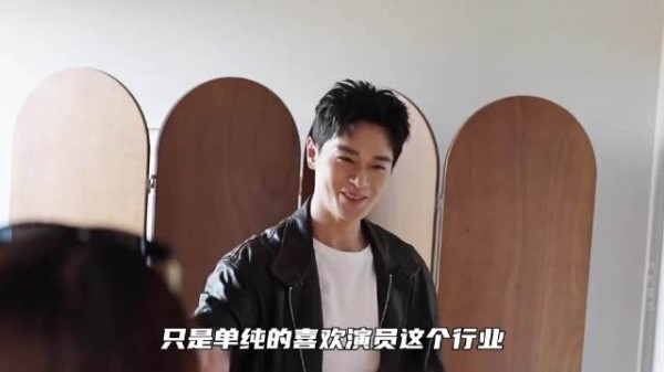 蓝盈莹分手后仍夸曹骏,称其是最棒的人