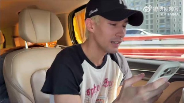 没有到场不代表敷衍，米卡主动补交小考内容，对舞台始终保持敬畏