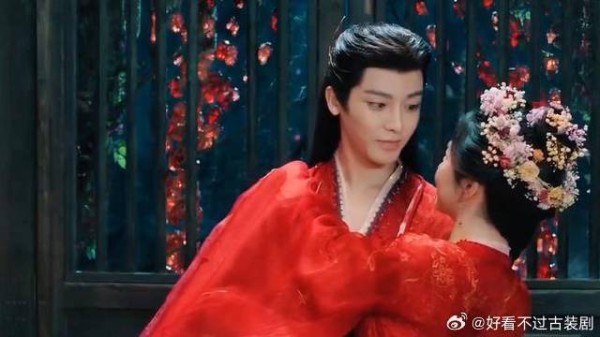肖瑶与红烨在万妖谷成婚,这次没有阴谋,却多了三个情敌