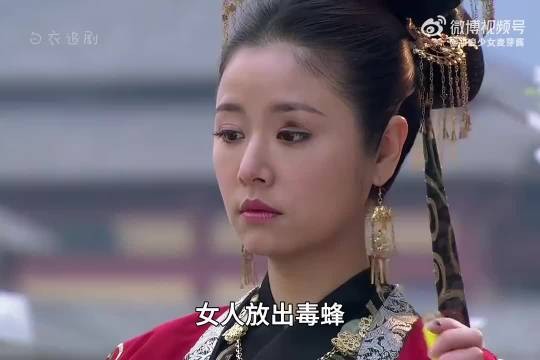 馥雅利用饲养的蜜蜂打算复仇，可在最后那一刻却放手了