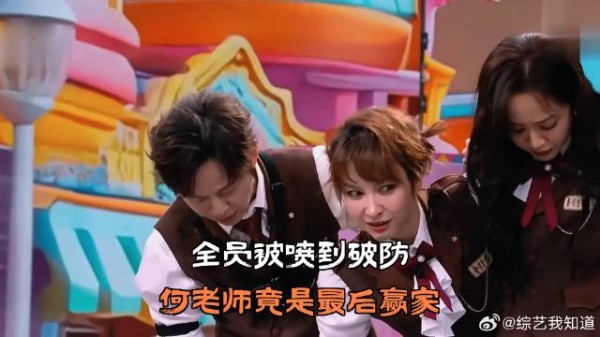 全员被喷到破防，何老师竟是最后赢家