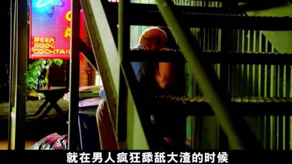 老登本想侵犯性感女孩，结果却成了对方的猎物，看到最后实在太可怕了！