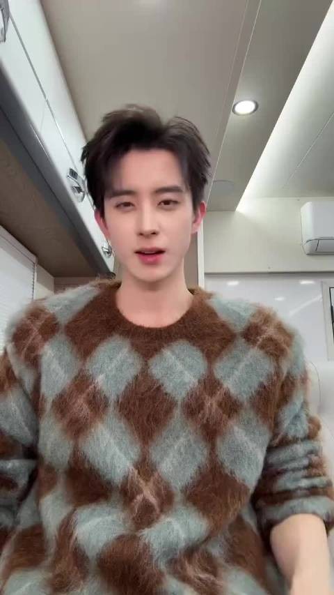 敖瑞鹏真的随地大小抽象到底谁又惹他开心了