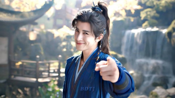 敖瑞鹏在《师兄太稳健》可算是演爽了吧，感觉完全是本色出演