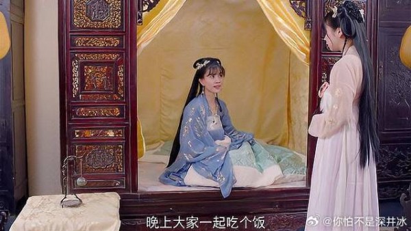 皇上平常要皇后侍寝，如今换宫女，皇后心宽请嫔妃吃饭