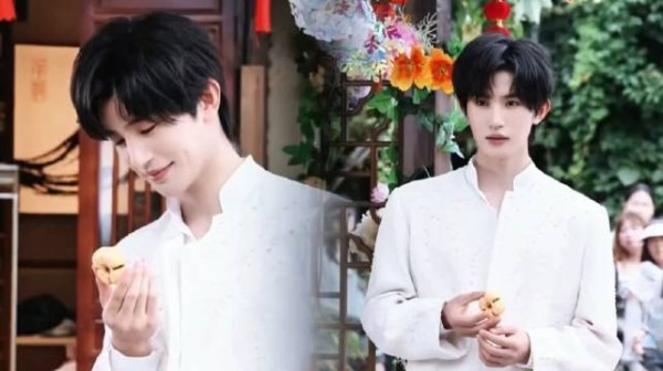 张翅央视七夕晚会演绎青竹扇，唱响又是七月七