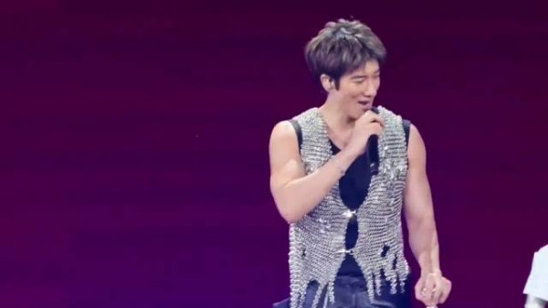 王力宏携手宇树科技，首用机器人伴舞通宵改代码