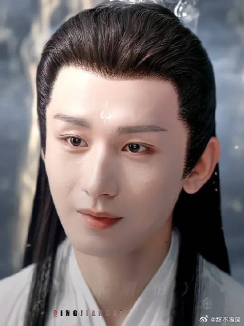“爱是付出，欲是索取”