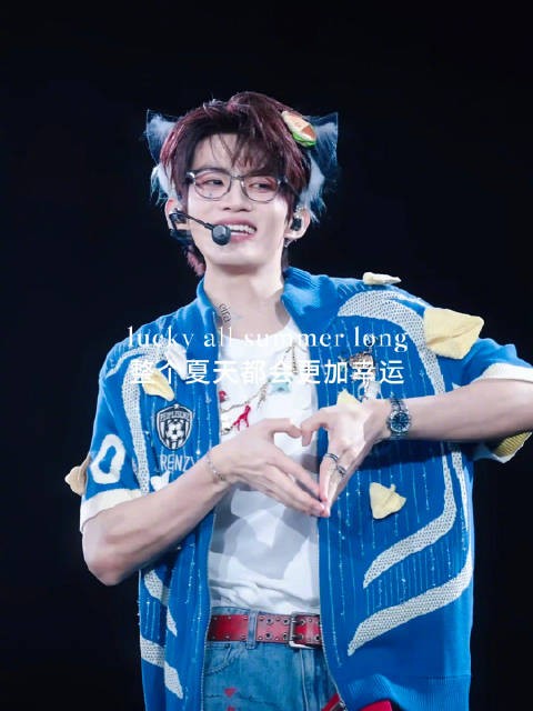 猫耳造型登场！云旗曼谷演唱会尽显灵动可爱
