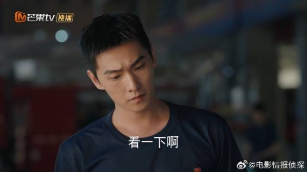 蒋峪跟许沁挨得太近,宋焰看到这一幕,下秒疯狂吃醋