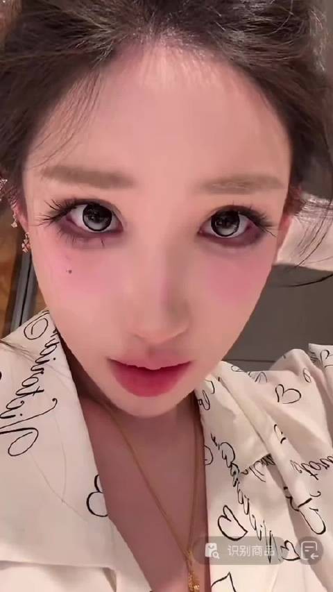 薛小婉宣布明年与任权举办婚礼，最近自己变胖是因为正在备孕中