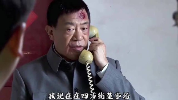 无赖以为老头好欺负，殊不知他一句话就能调动整支警卫