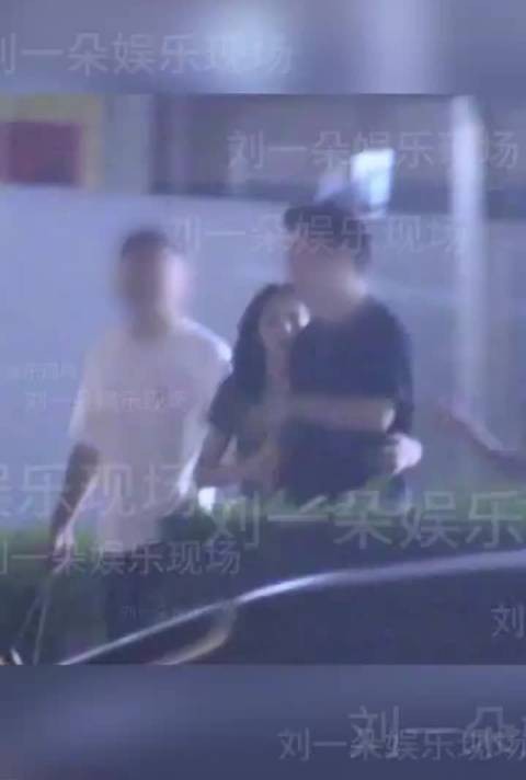 彭小苒承认恋情，粉丝不买账要求专注演员