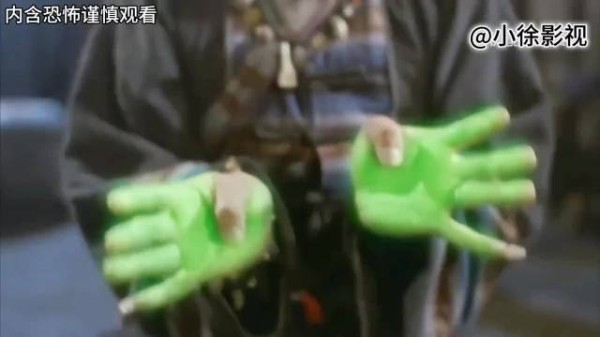 任姥爷,你和她费什么话,换号弄她