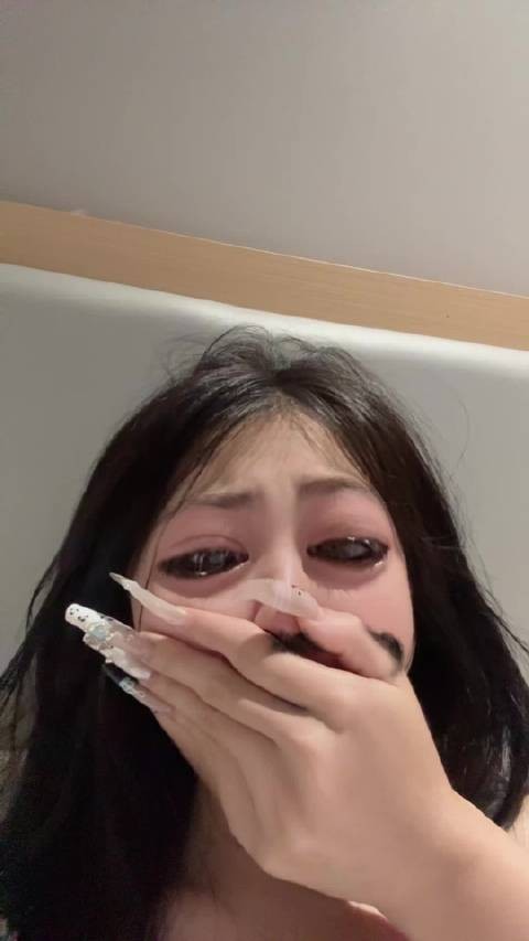 我好想呀呀 想哭