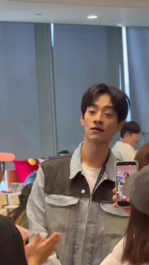 郑云龙扫楼说娘娘俺来晚了,一口卷大葱味憋笑成名场面