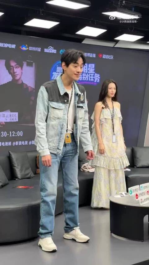 郑云龙扫楼唱心愿便利贴，音乐剧嗓硬扛甜歌
