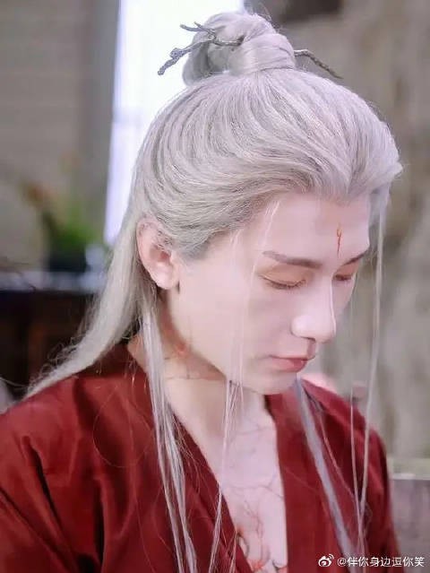 颜淡为应渊渡气意外吻到了一起，颜淡彻底明白自己的心意