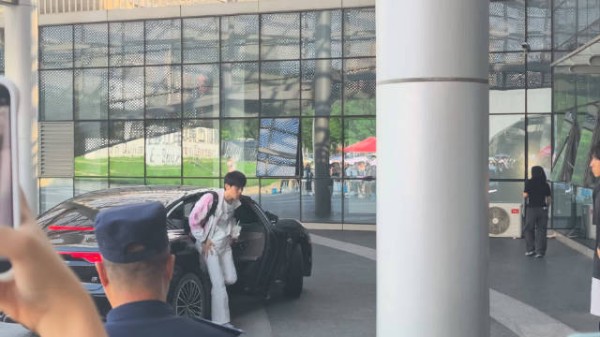 ON先行到达场馆了